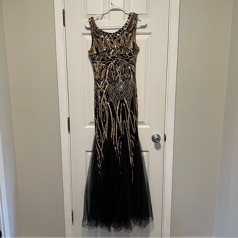 Black with gold sequins fitted mermaid dress Taylor eras tulle sleeveless shiny